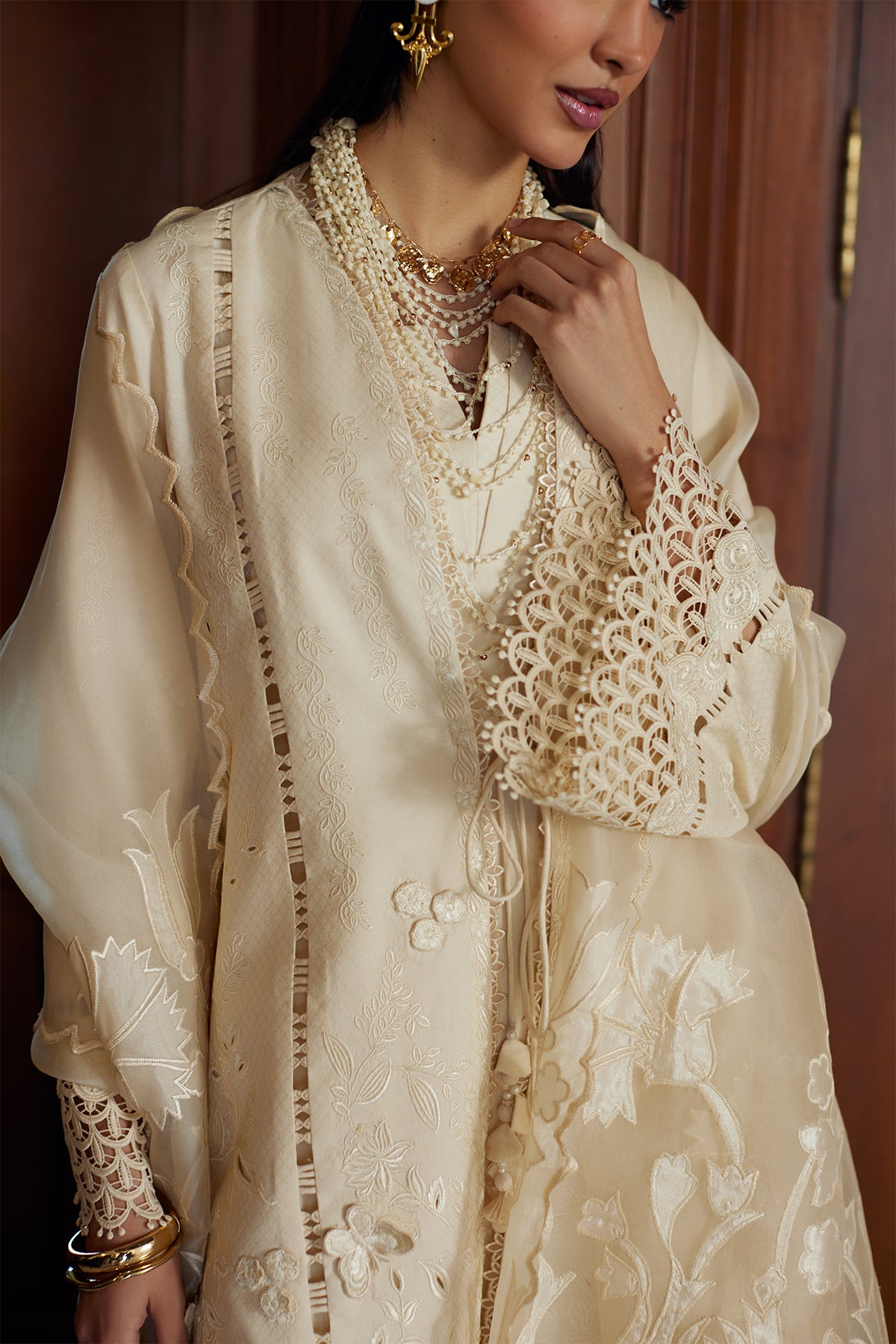 Saad Bin Shahzad Liza – off-white 3D resham-embroidered lawn front-open kurta with schiffli pants from Summer Pret'2 – view 4