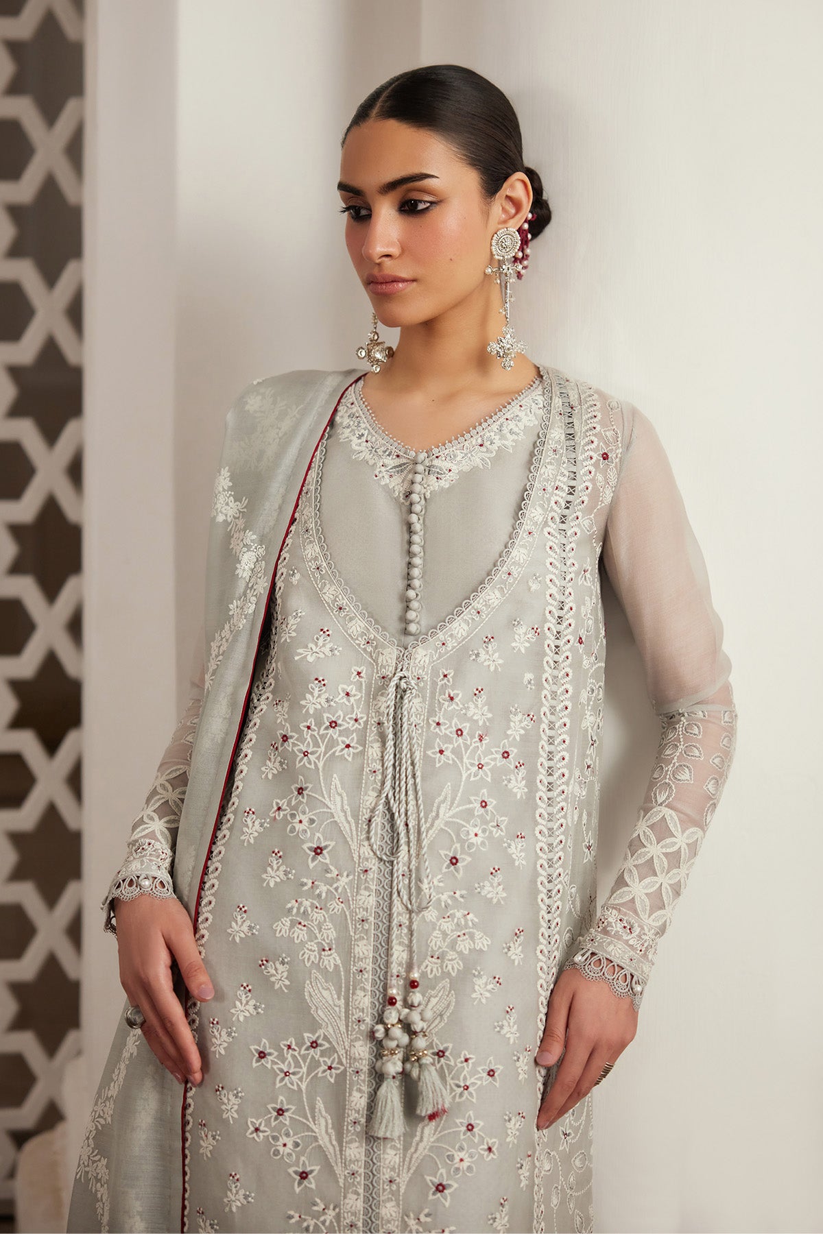 Saad Bin Shahzad Raaha – light grey embroidered paper lawn suit from Depalpur – view 3