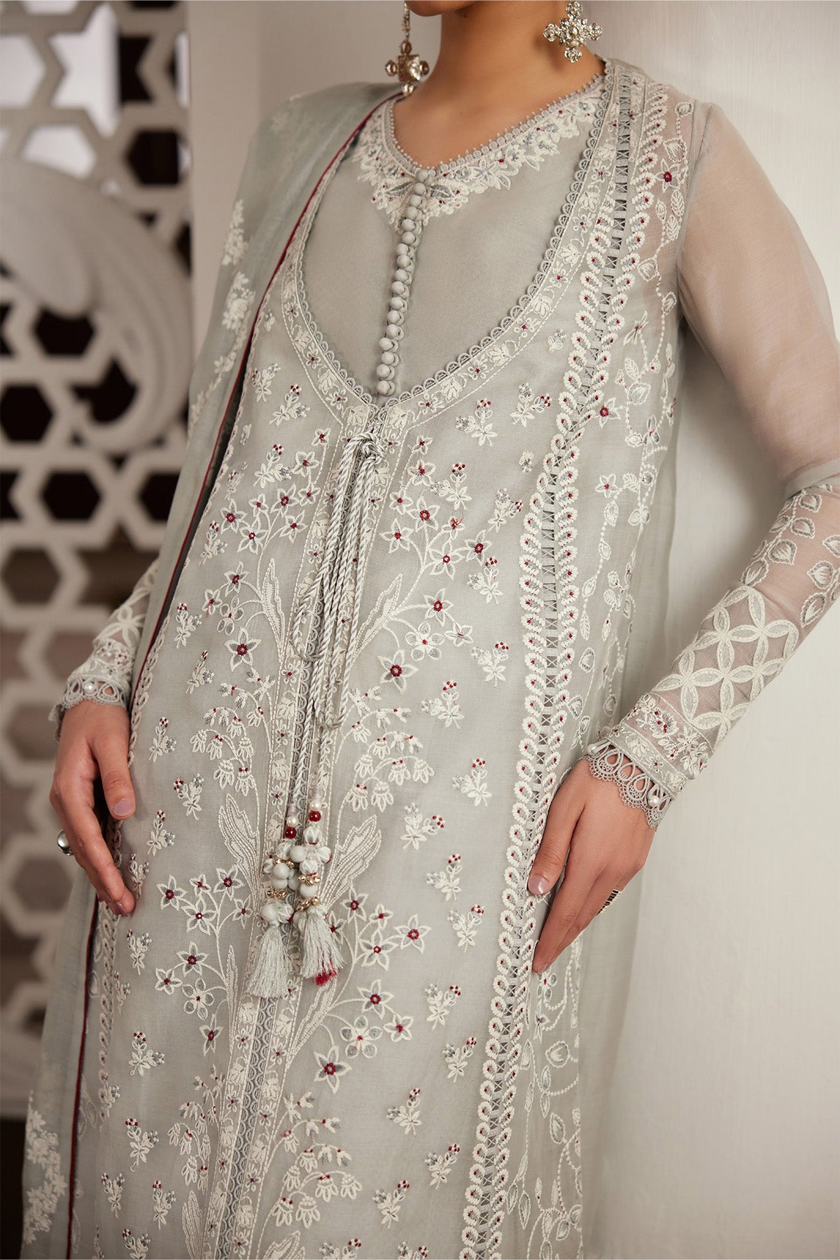 Saad Bin Shahzad Raaha – light grey embroidered paper lawn suit from Depalpur – view 4