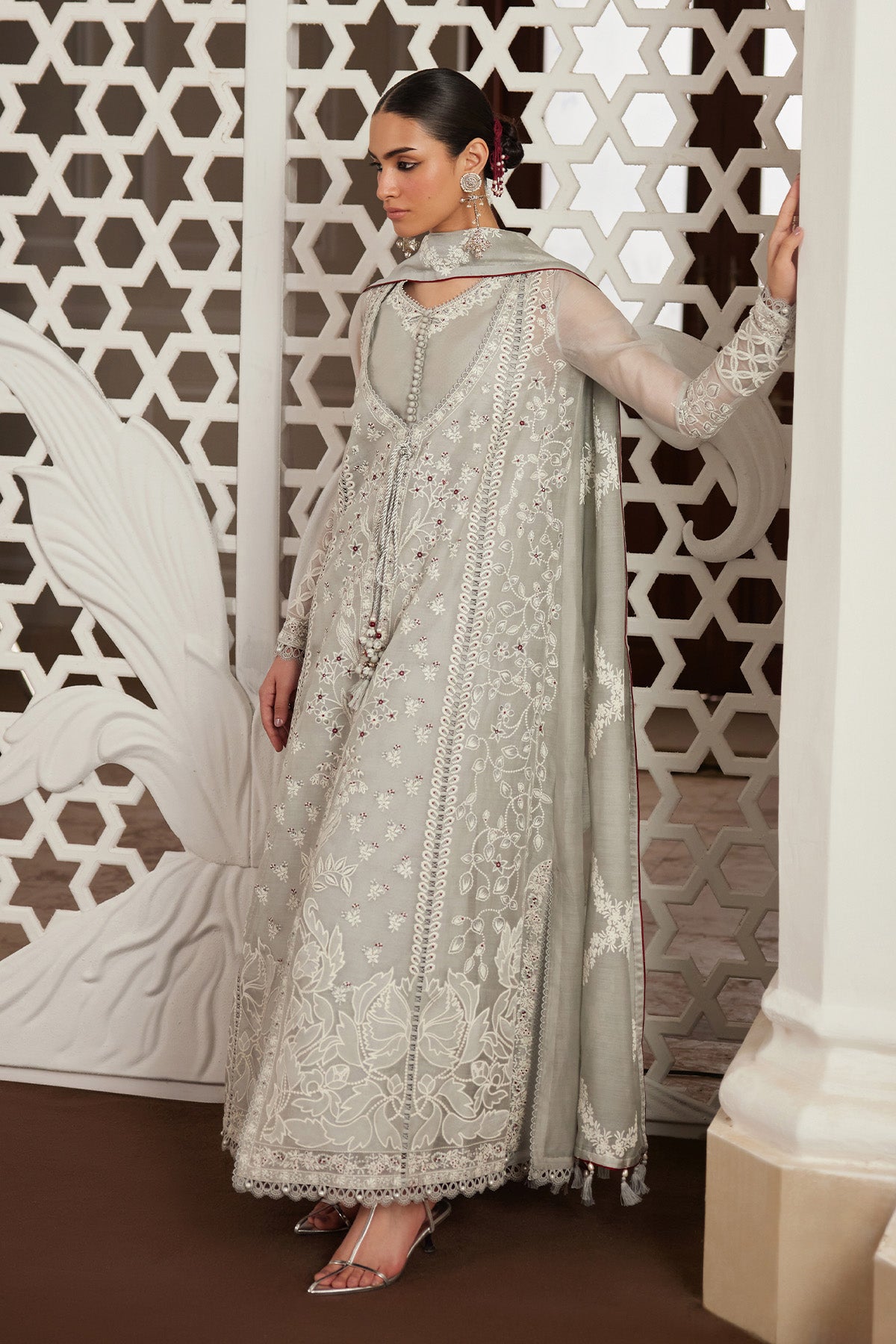 Saad Bin Shahzad Raaha – light grey embroidered paper lawn suit from Depalpur – view 5