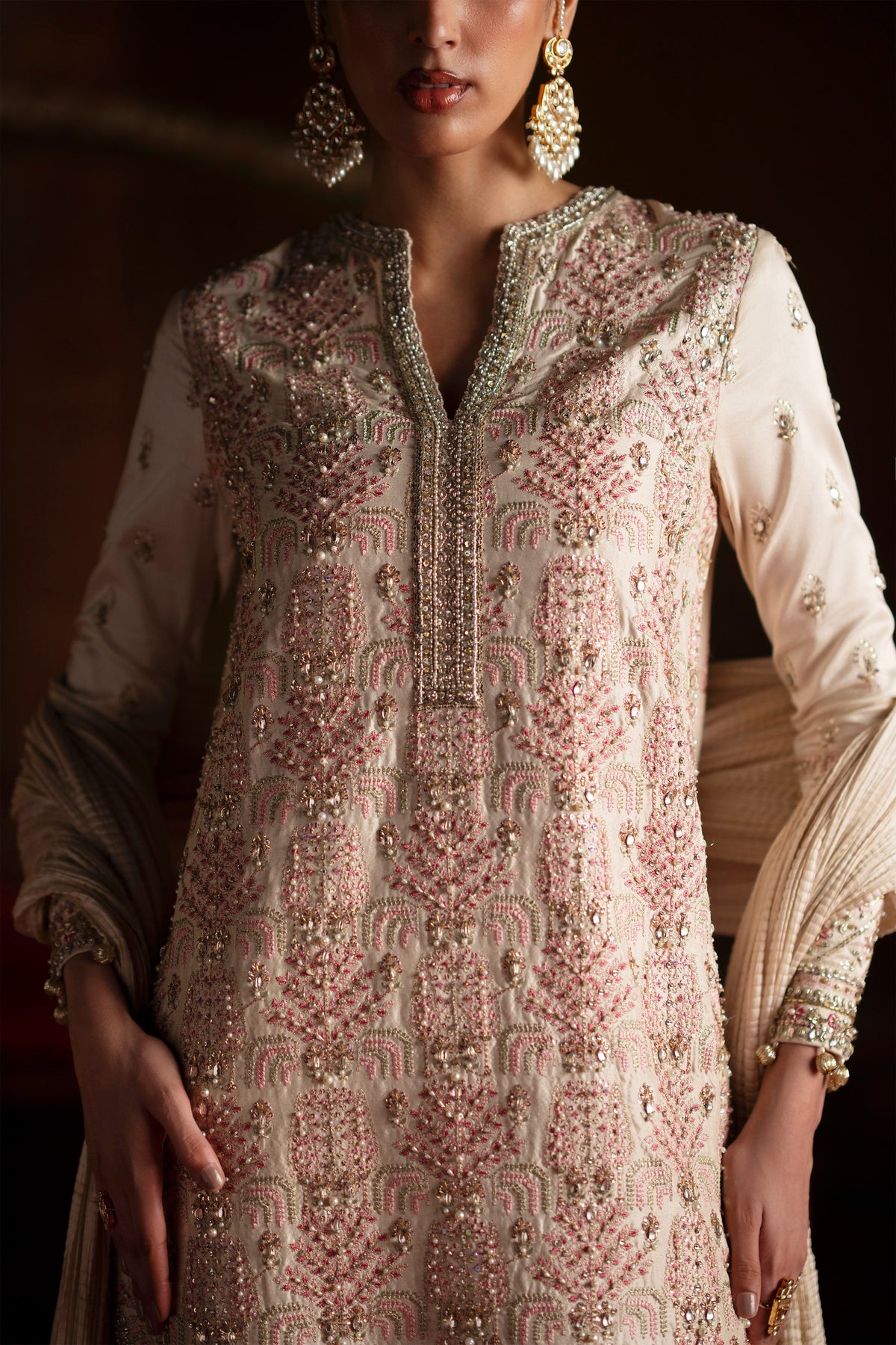 Saad Bin Shahzad Elif – ivory pastel-embroidered raw silk long shirt with trousers from LAAVNI'25 – view 4