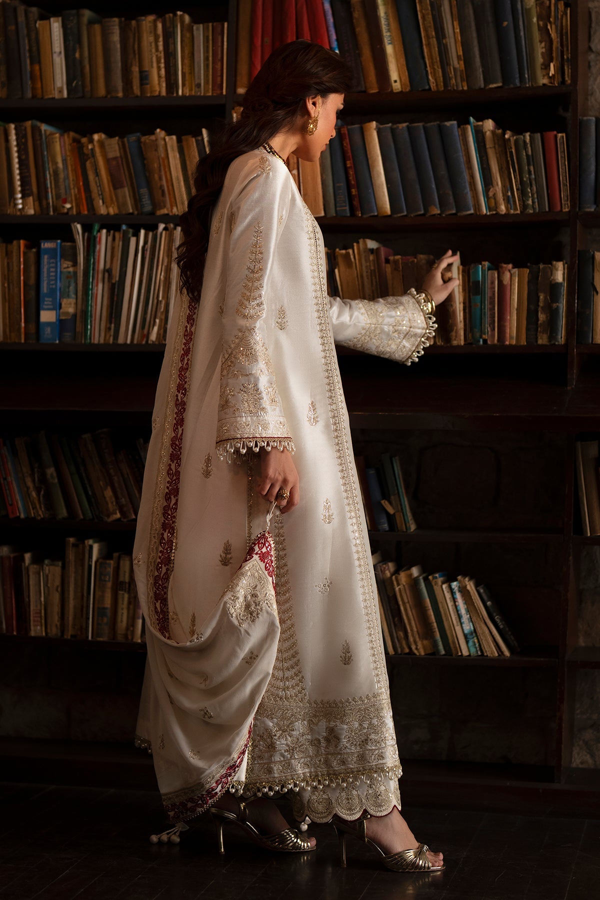 Saad Bin Shahzad Zyra – off-white gold-embroidered tussar silk kurta with culottes from Silk'25 – view 9